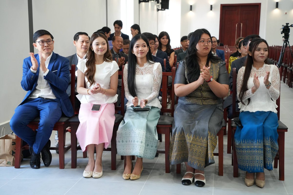 柬埔寨两名优秀学生获全额奖学金赴法深造