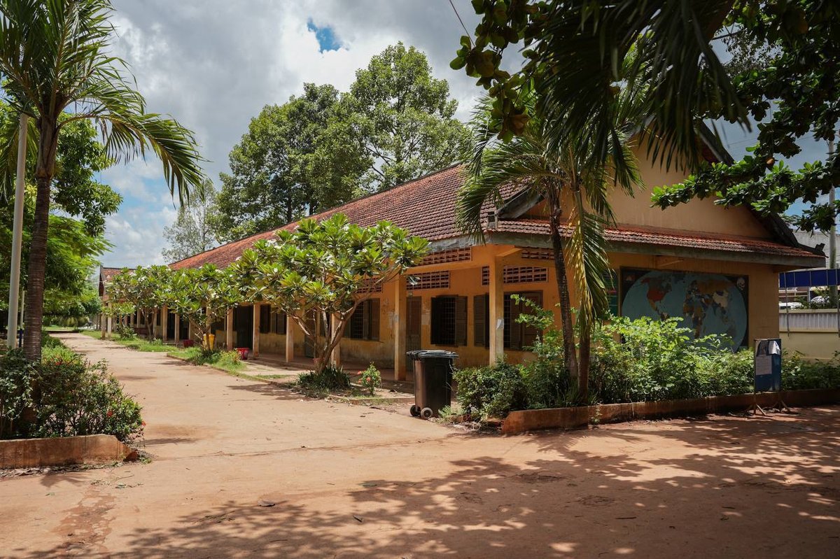 政府工作组对贡布省公共服务设施进行检查,重点关注医疗中心建设