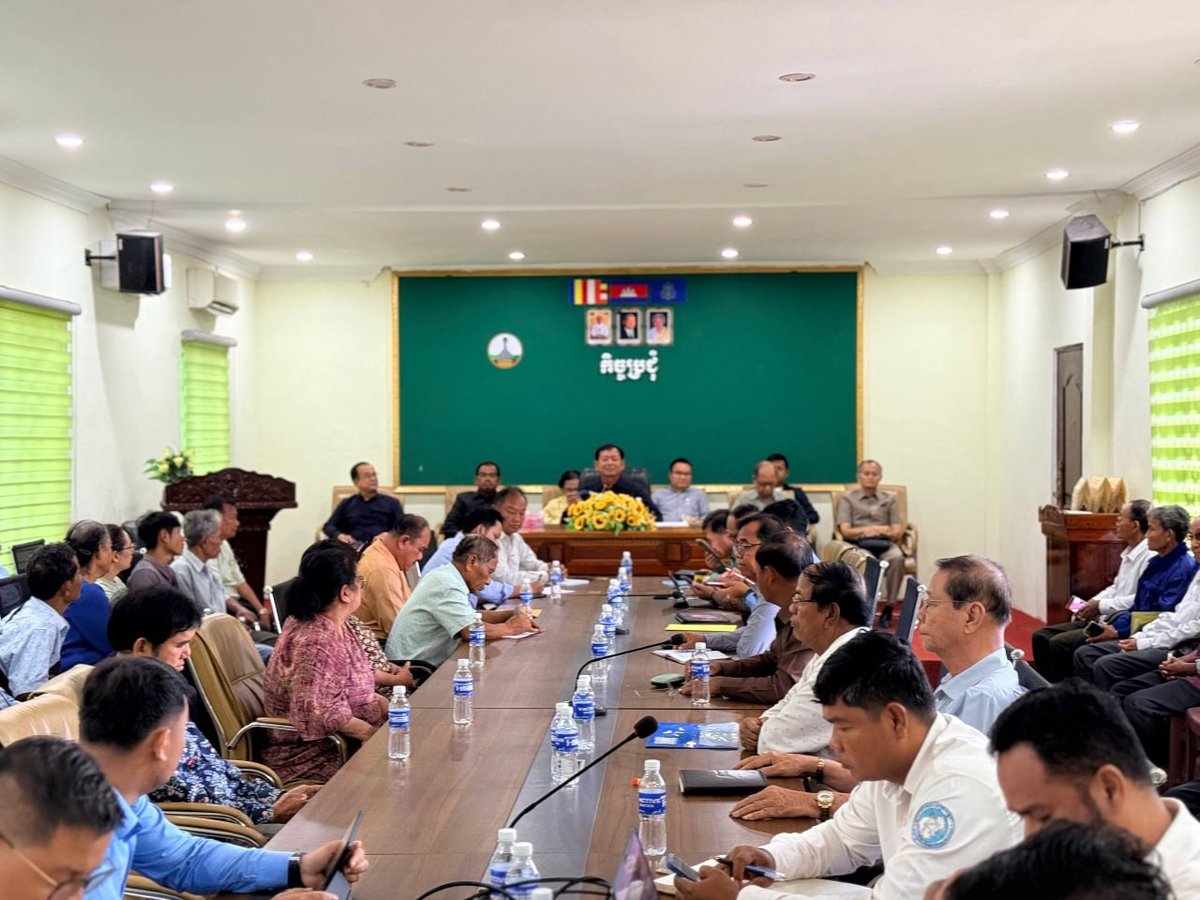 西哈努克省政府召开会议，讨论处理贡布省贡布西拉县的一起土地纠