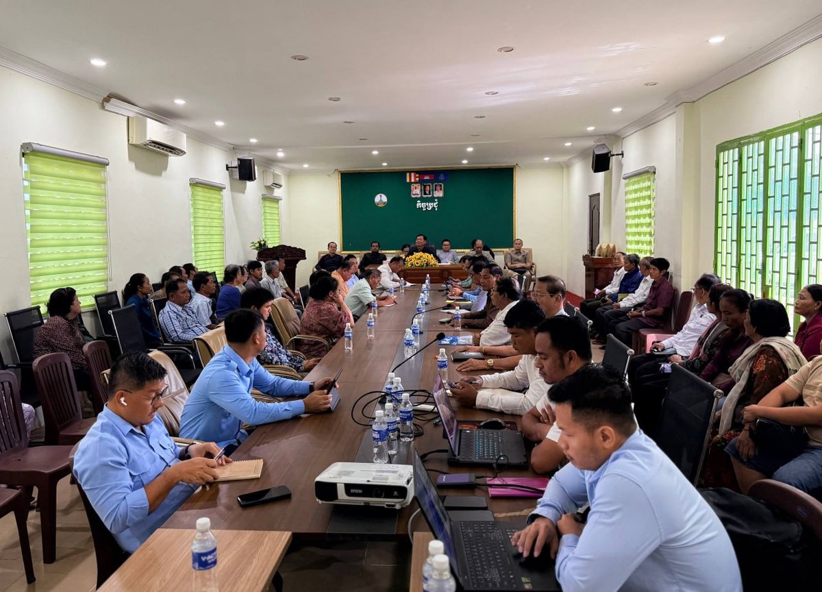 西哈努克省政府召开会议，讨论处理贡布省贡布西拉县的一起土地纠