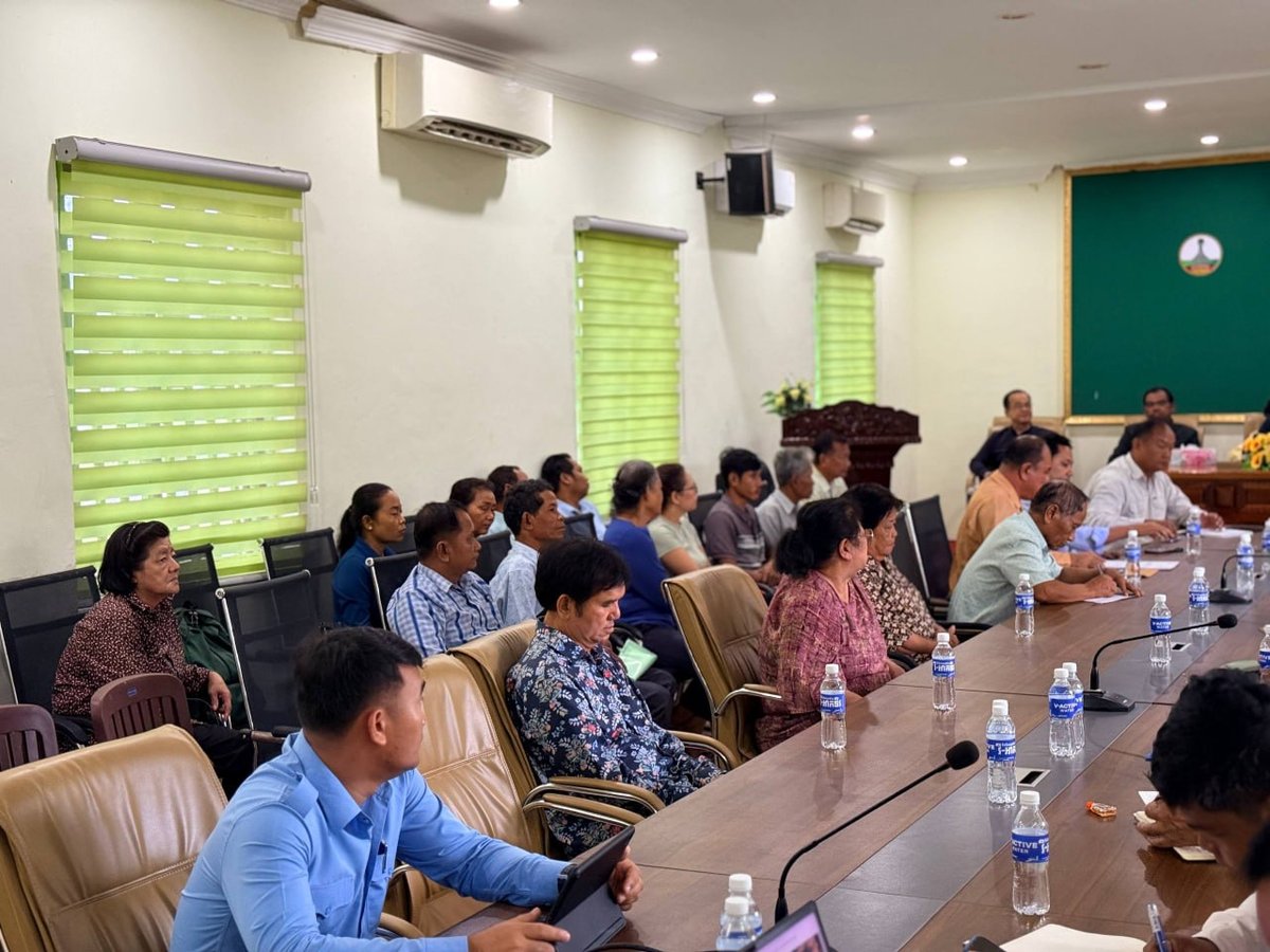 西哈努克省政府召开会议，讨论处理贡布省贡布西拉县的一起土地纠