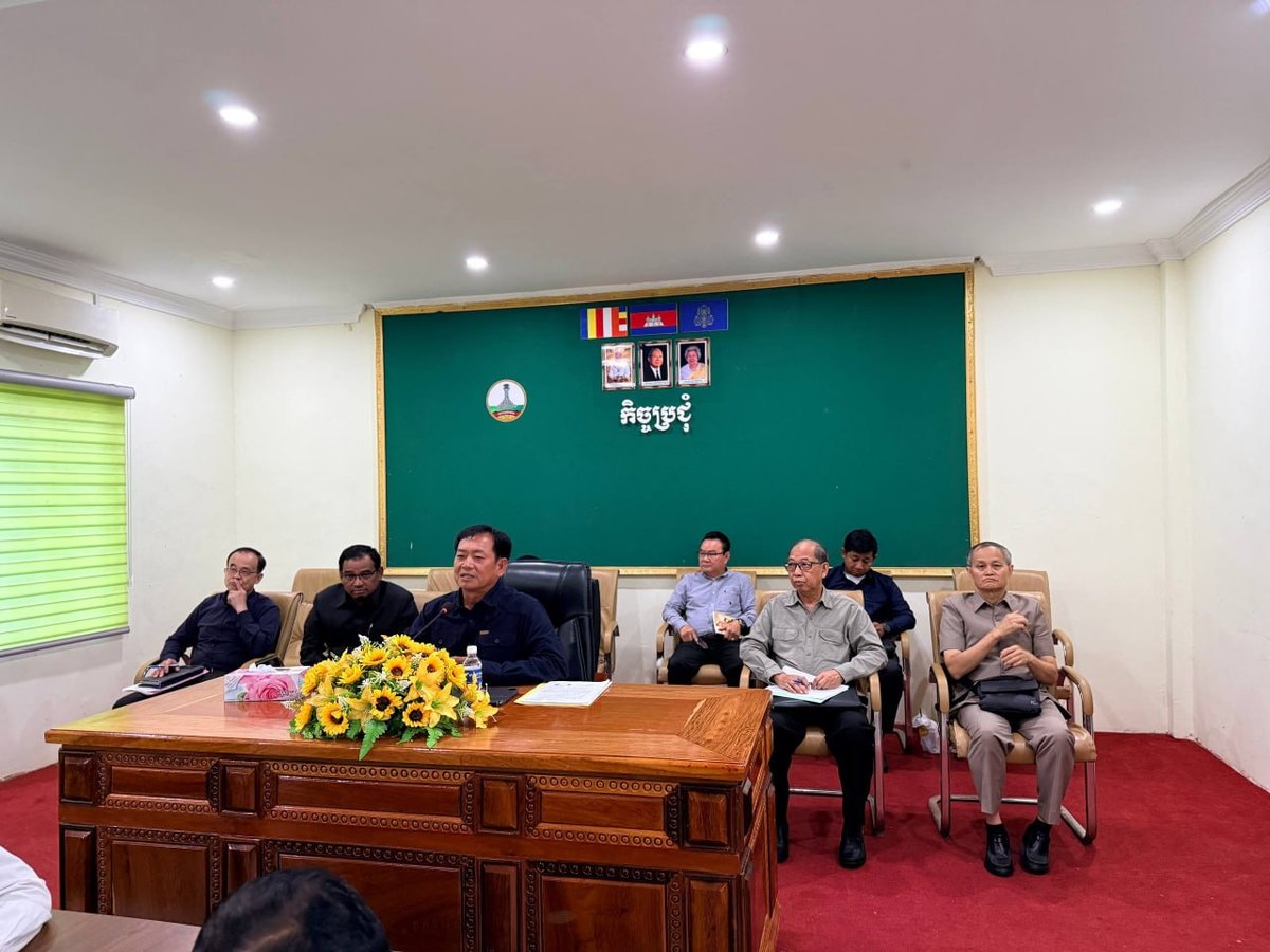 西哈努克省政府召开会议，讨论处理贡布省贡布西拉县的一起土地纠