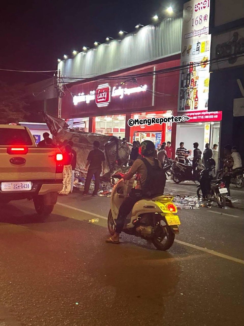 干拉省大克马市豪车酒驾撞人致死 肇事者弃车逃逸