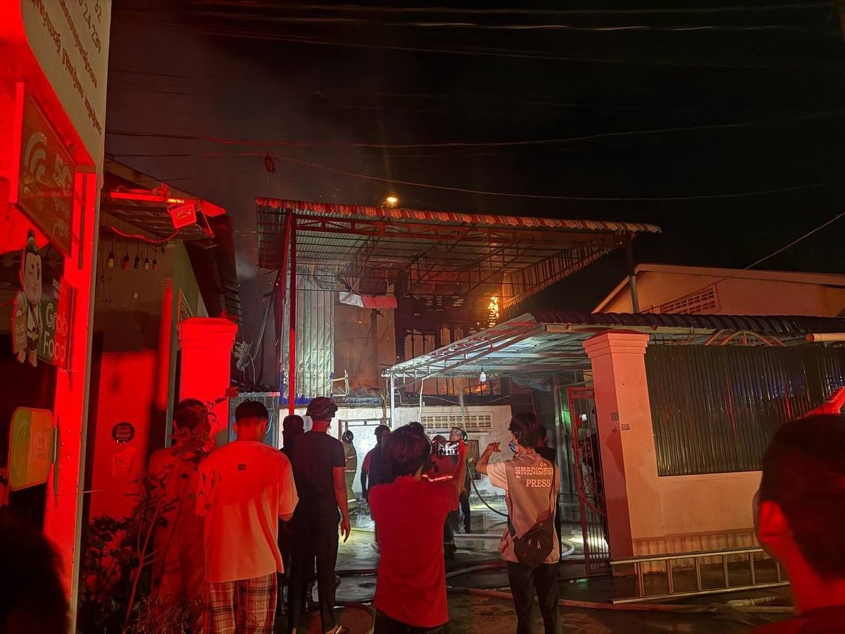 暹粒市斯瓦当昆区发生火灾 昨晚深夜一民宅被烧毁