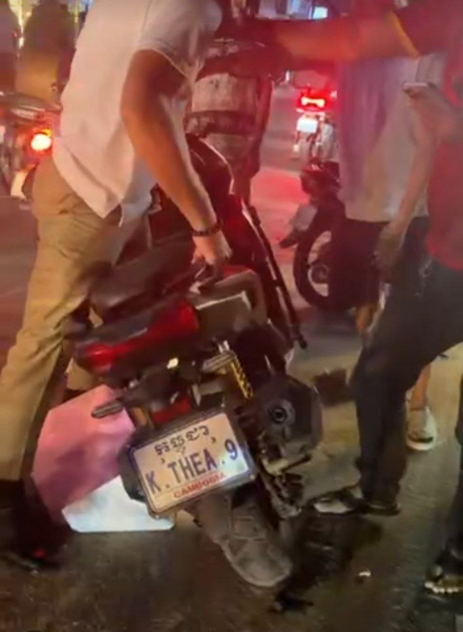 棉芷区发生酒驾肇事逃逸 涉事者疑似警察