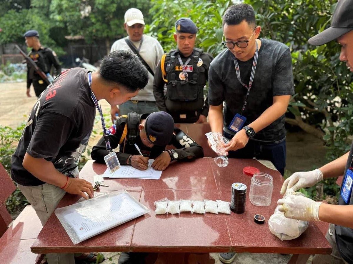 马德望省宪兵在奥查分区破获一起毒品交易案,逮捕一名43岁嫌疑