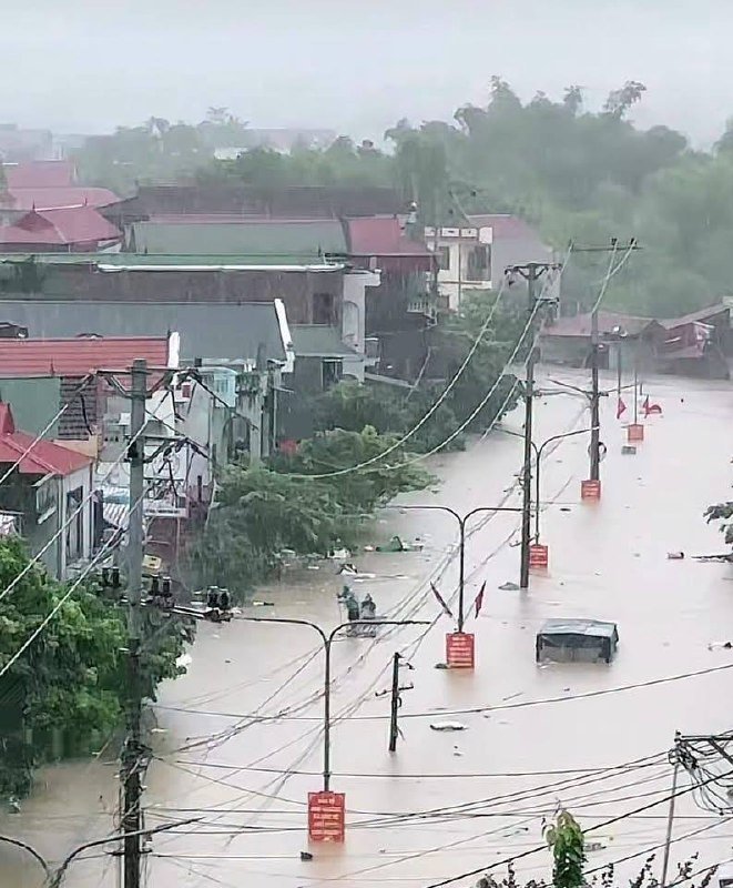 越南广宁省连降暴雨引发洪涝 灾情持续扩大