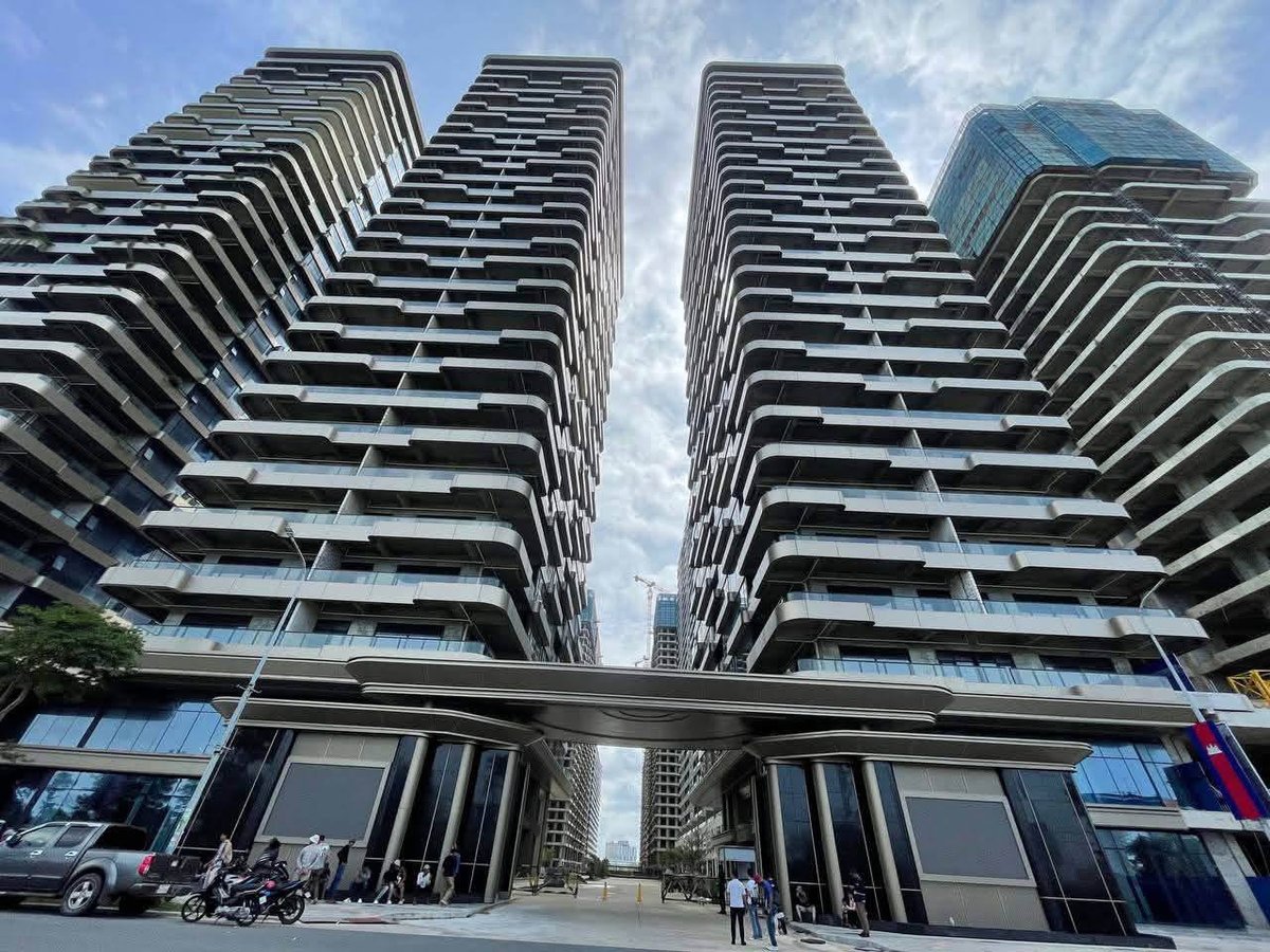西港奥特雷斯唐人街附近,约30名建筑工人因被拖欠三个月工资,