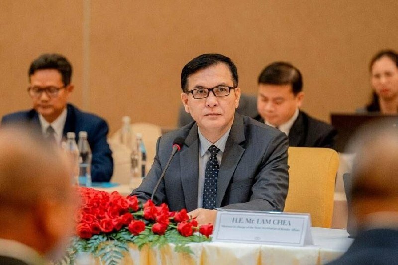 针对反对派指控政府已承认泰国对部分领土的占有,政府予以坚决驳