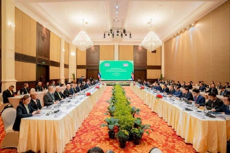 针对反对派指控政府已承认泰国对部分领土的占有,政府予以坚决驳