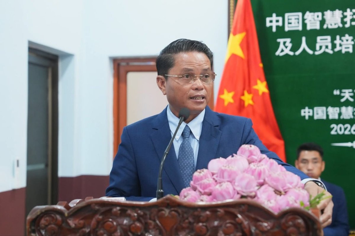 中国向柬埔寨排雷中心捐赠无人机