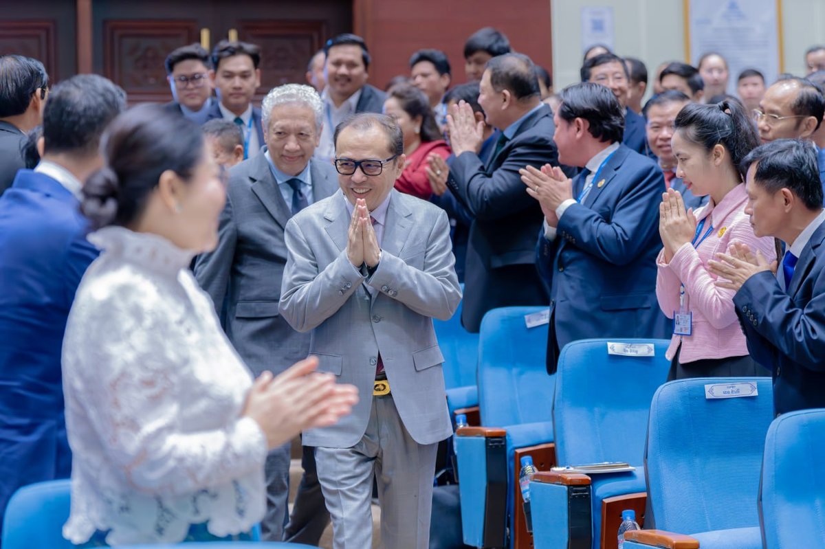 柬埔寨副总理旺西维索主持法规评估与合规研讨会