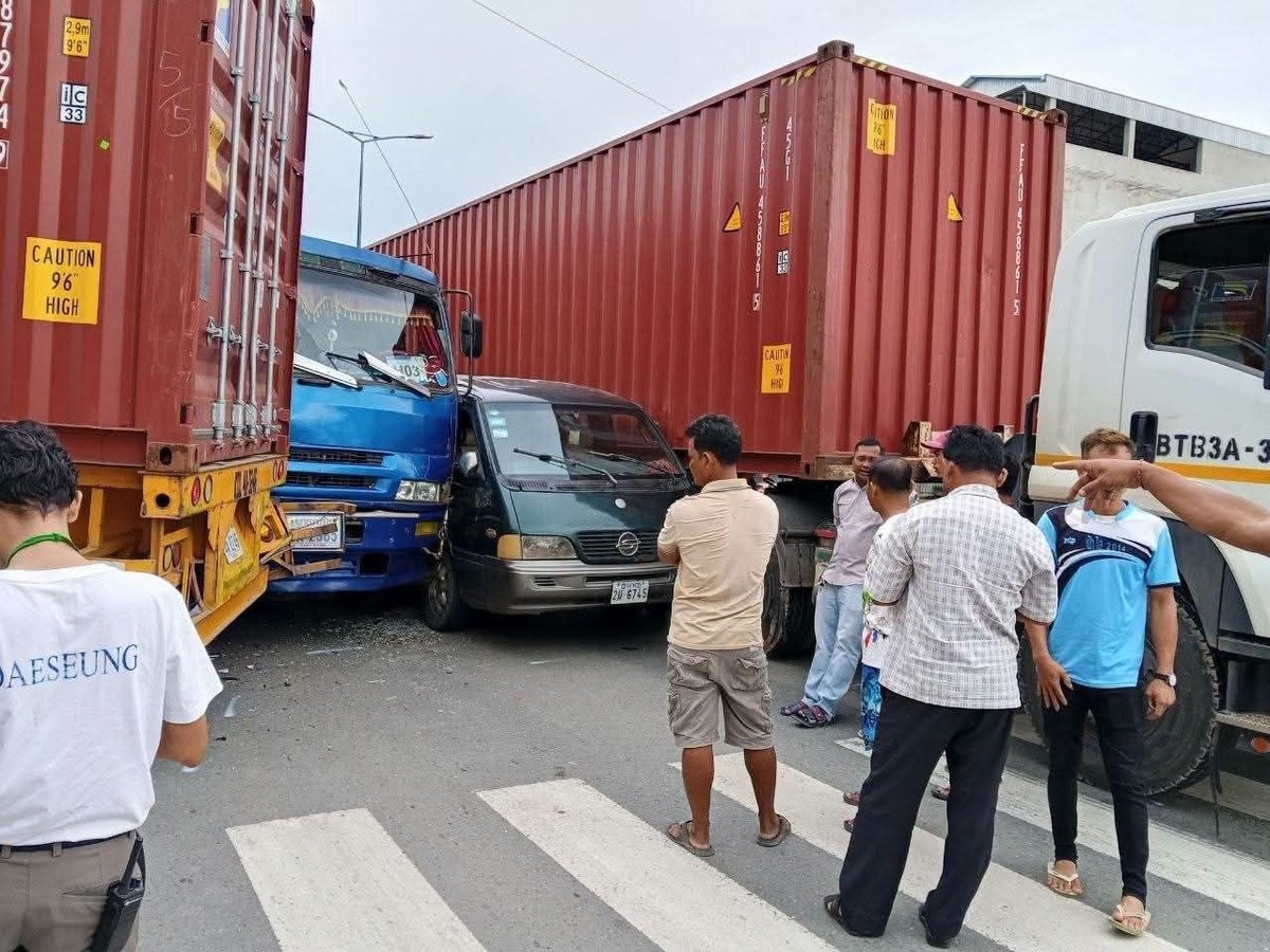 4号公路磅士卑省发生多车连环相撞事故