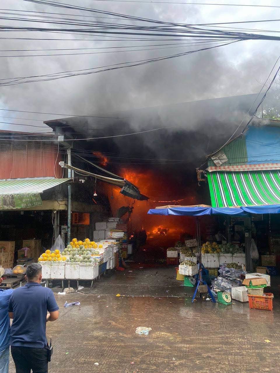 金边德科市场火灾更新 211个摊位受损无伤亡