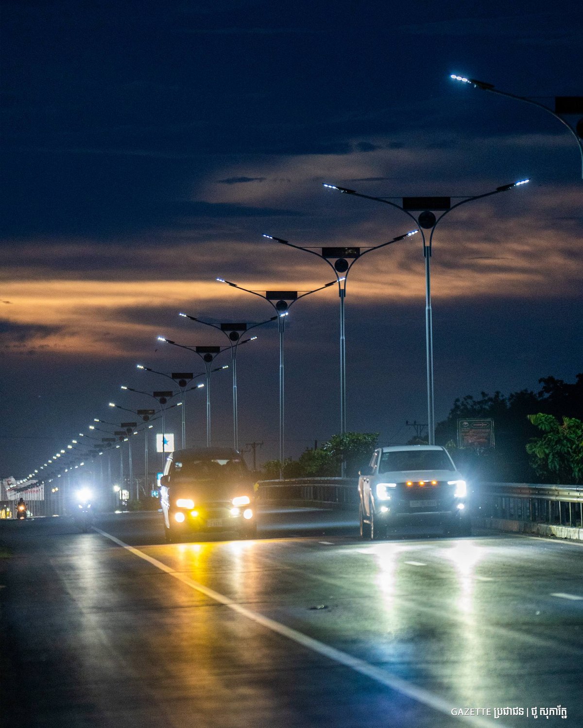 菩萨省5号公路安装太阳能路灯 提升夜间行车安全