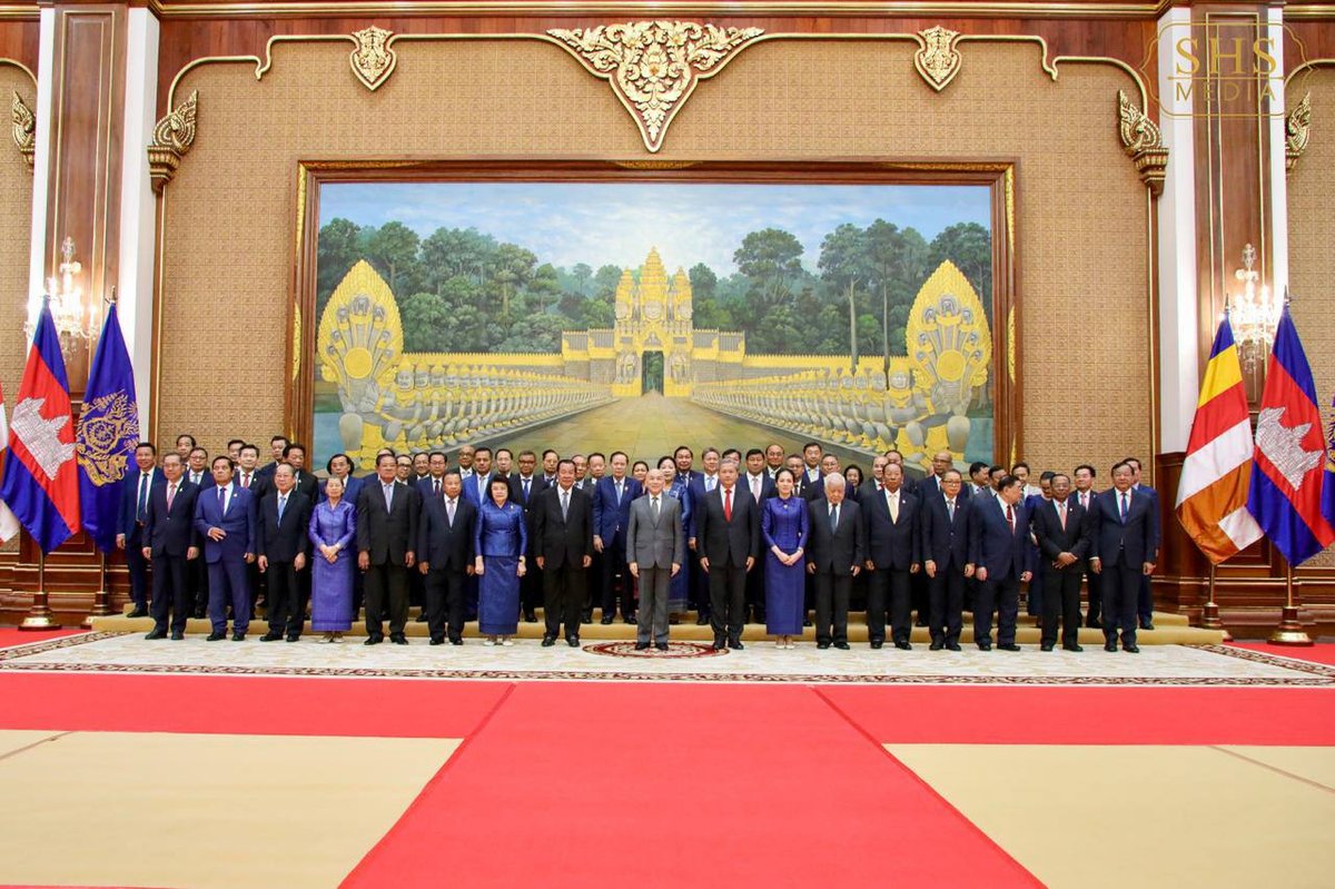 柬埔寨国王主持参议院团结大厦落成典礼