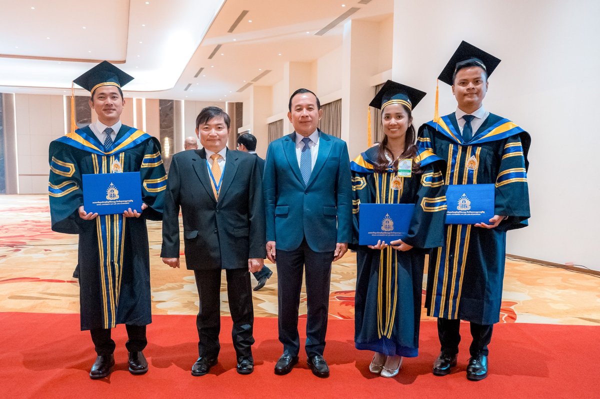 洪玛奈出席皇家法律经济大学毕业典礼 4001名学生获学位