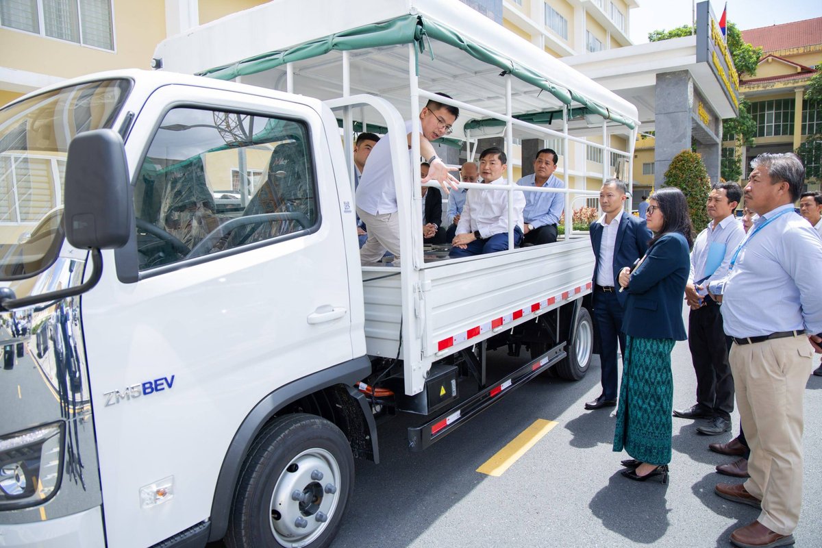 柬埔寨劳工部考察日本Zo Motors工人通勤车