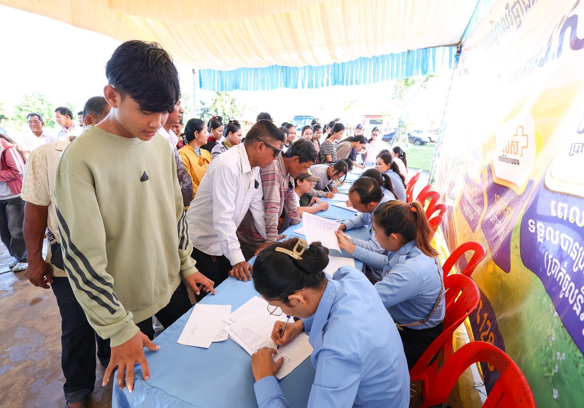 柬埔寨劳工部在磅通省举办招聘会,为当地民众