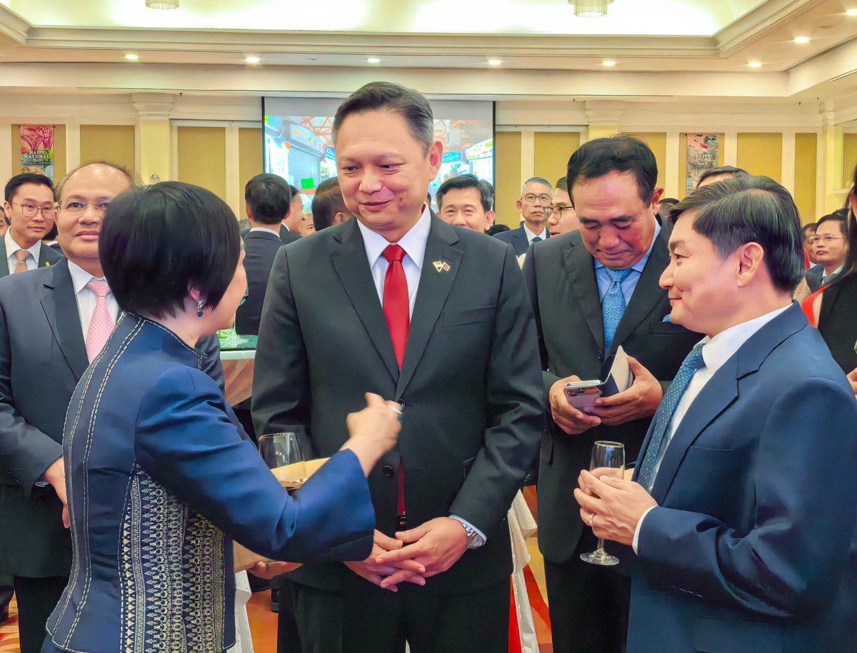 劳工部部长出席新加坡国庆招待会 强化双边合作