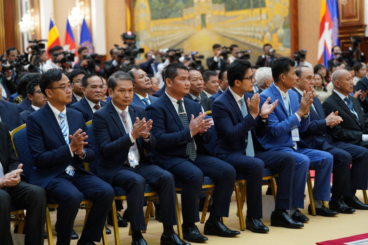 劳工部部长出席参议院大楼落成仪式