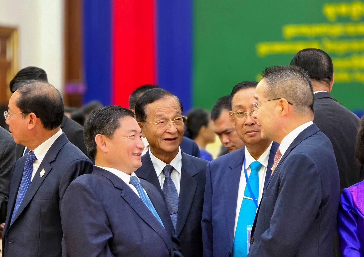 劳工部部长出席参议院大楼落成仪式