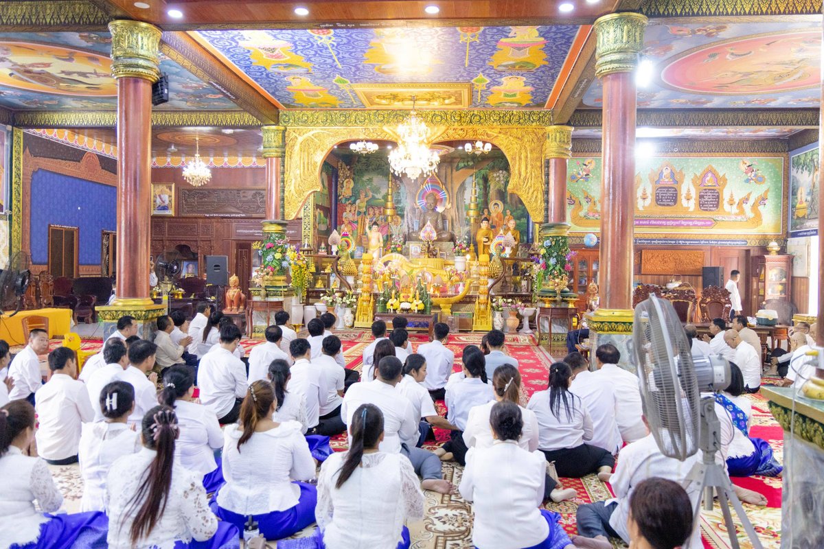 柬埔寨劳工部向桑园区寺庙捐赠物资
