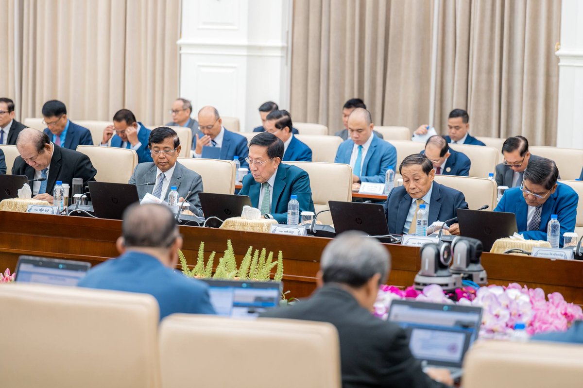 柬埔寨劳工部部长恒索出席内阁会议,讨论人口政策