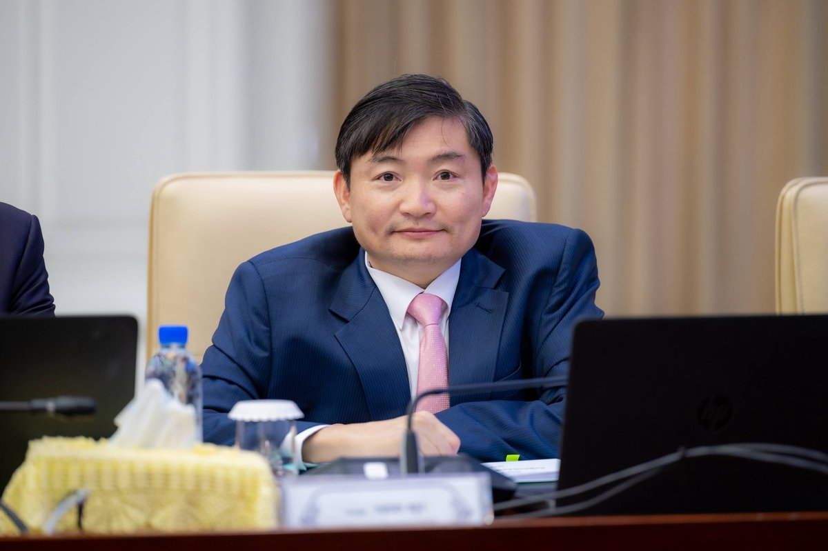 柬埔寨劳工部部长恒索出席内阁会议,讨论人口政策