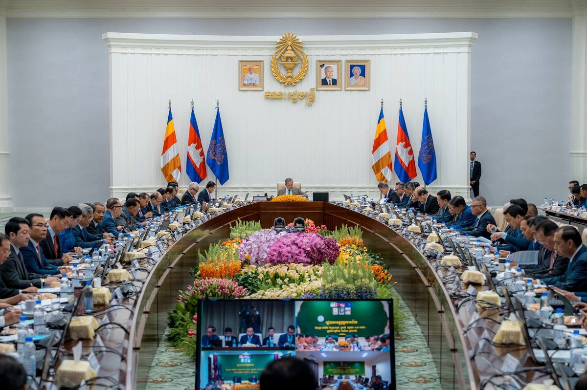 柬埔寨劳工部部长恒索出席内阁会议,讨论人口政策
