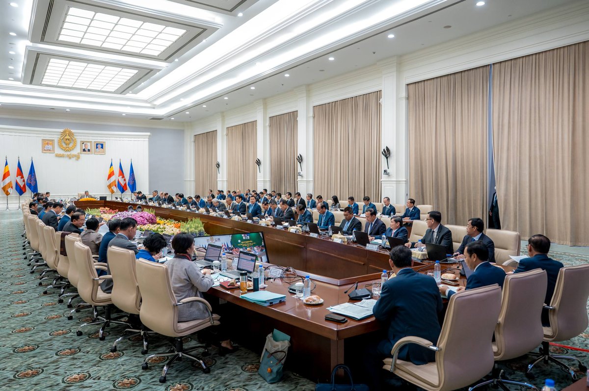 柬埔寨劳工部部长恒索出席内阁会议,讨论人口政策