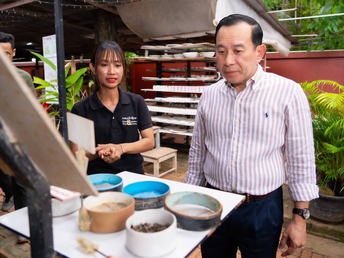 旅游部部长胡哈考察暹粒陶瓷业 推动手工艺品与旅游融合