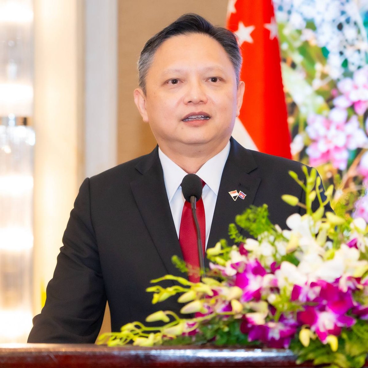 柬埔寨旅游部部长胡哈与教育青年体育部部长洪尊那隆出席新加坡驻