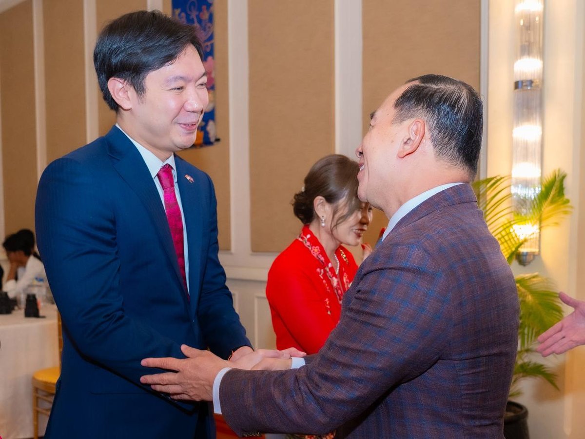 柬埔寨旅游部部长胡哈与教育青年体育部部长洪尊那隆出席新加坡驻
