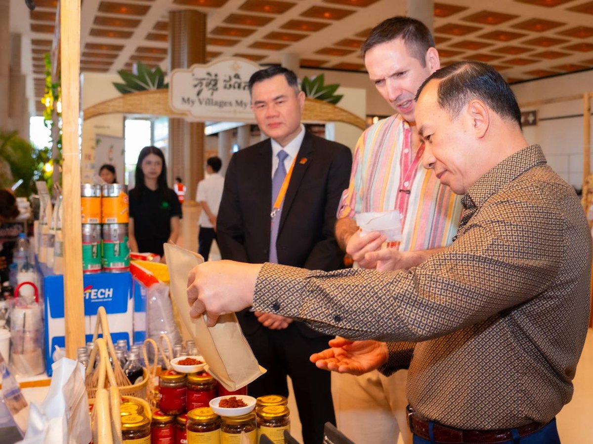 柬埔寨旅游部近日在德崇国际机场举办“我的村庄，我的产品”展览