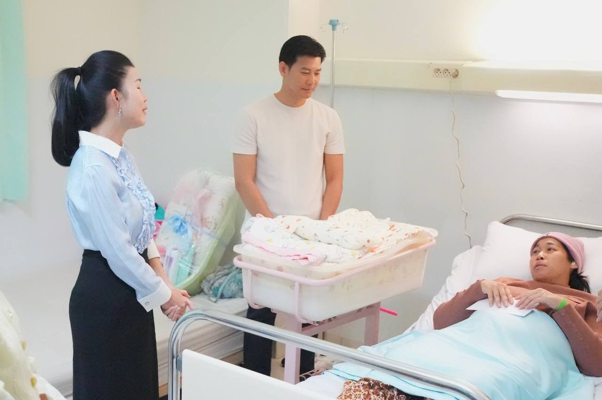 旅游部妇女协会主席宋提达一行前往甘密医院,慰问刚分娩的会计财