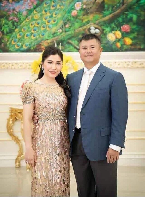洪玛能中将向王家军第128干预旅捐赠救护车