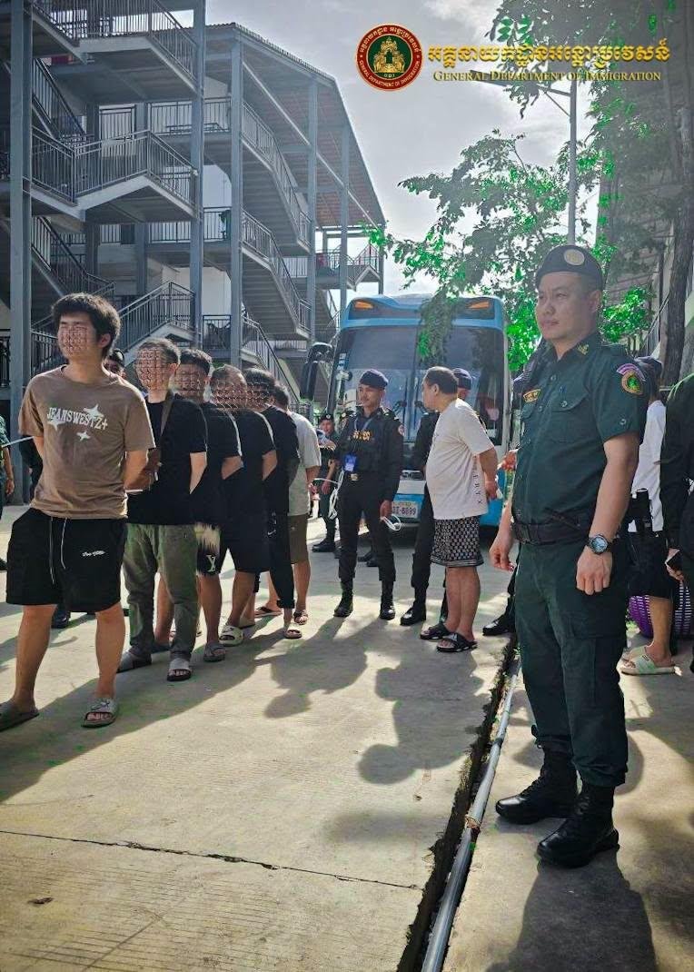柬埔寨移民总局遣返165名涉网诈及违法中国公民