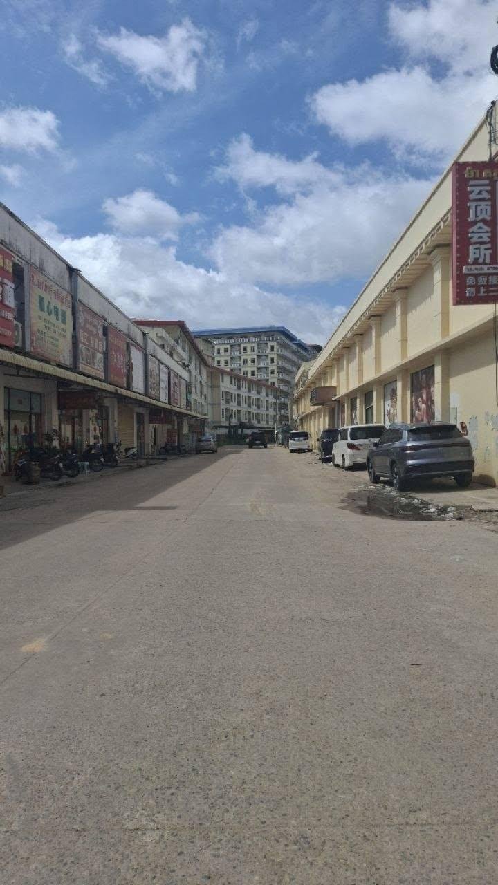 巴域街景显萧条 往日商业活力不再