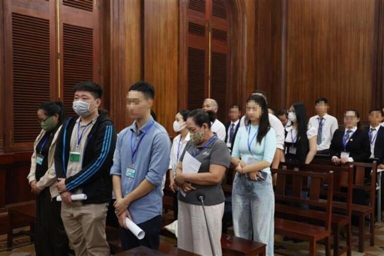 越南胡志明市法院开庭审理涉及227名被告的特大跨国毒品走私案