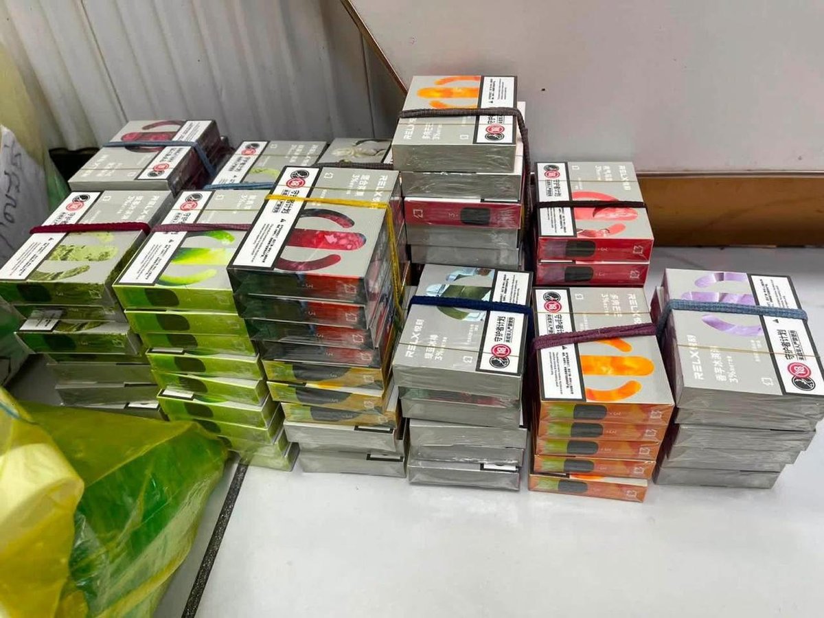 西港超市违规售卖电子烟被查 警方严厉警告店主