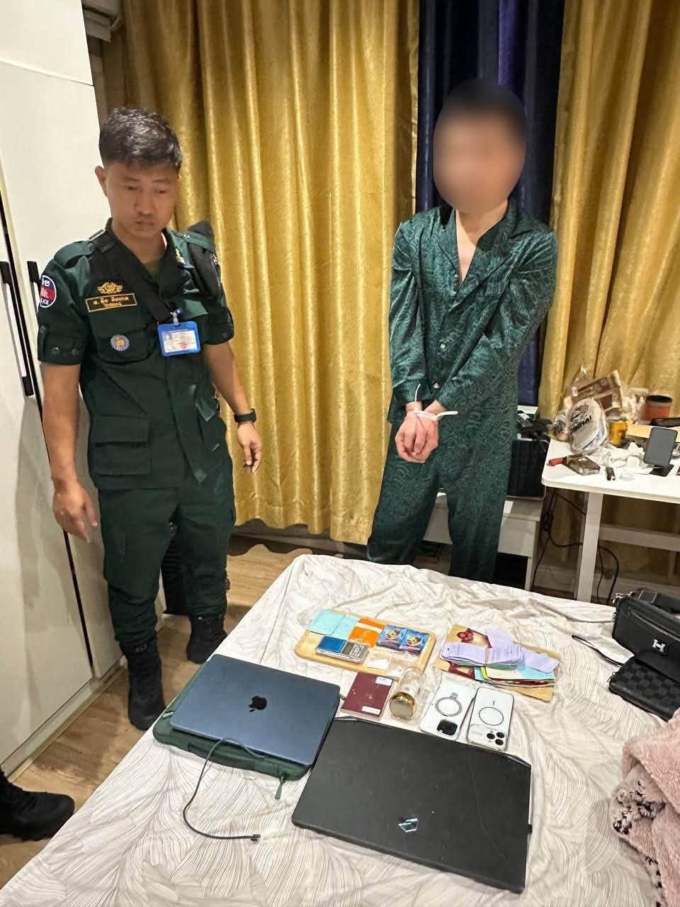 西港警方突击海岸公寓 抓获35名涉网诈及毒品人员