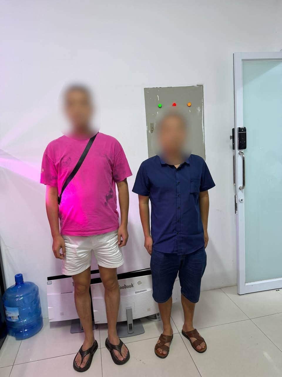 西港警方突击海岸公寓 抓获35名涉网诈及毒品人员