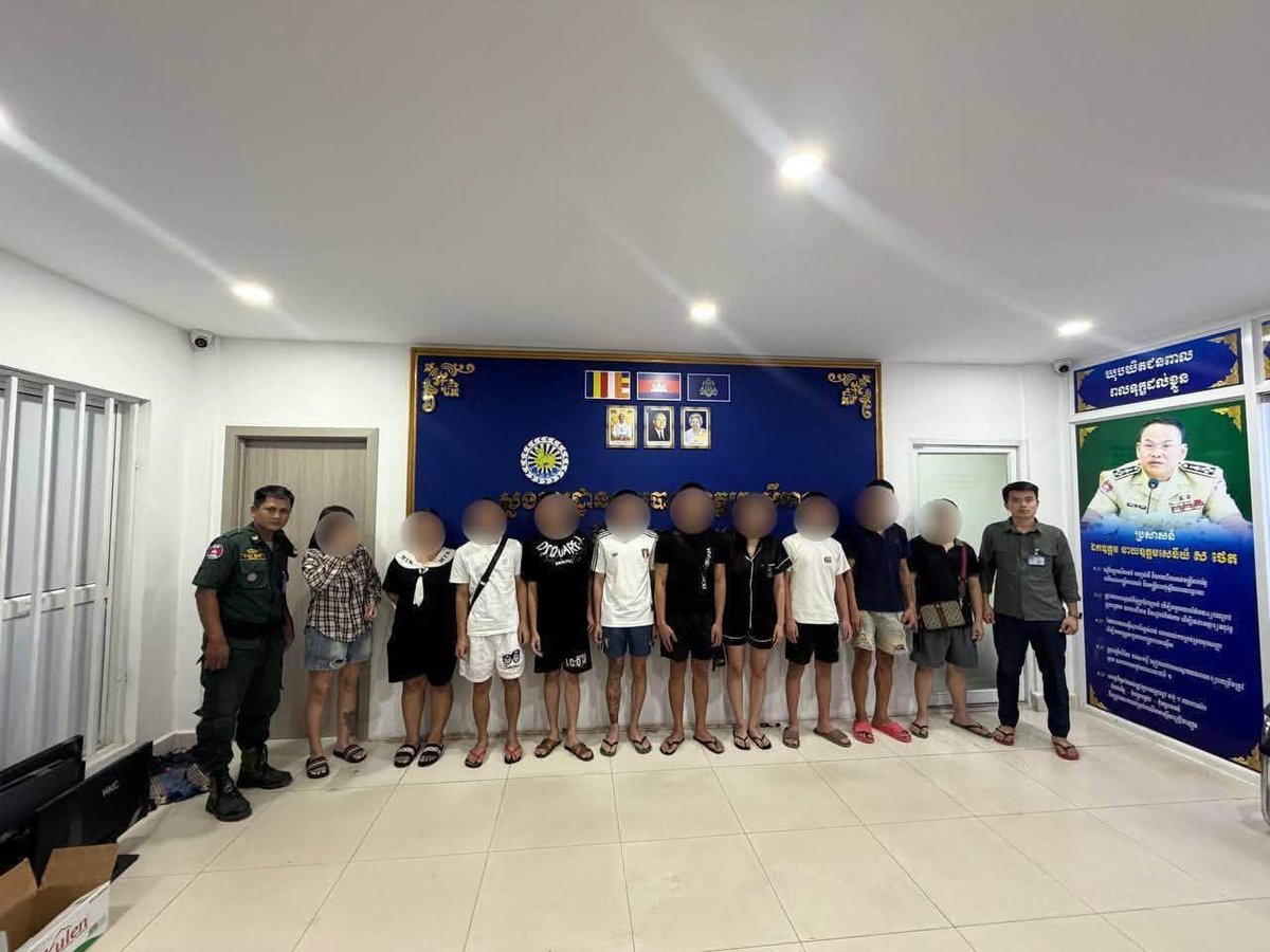 西港警方突击海岸公寓 抓获35名涉网诈及毒品人员