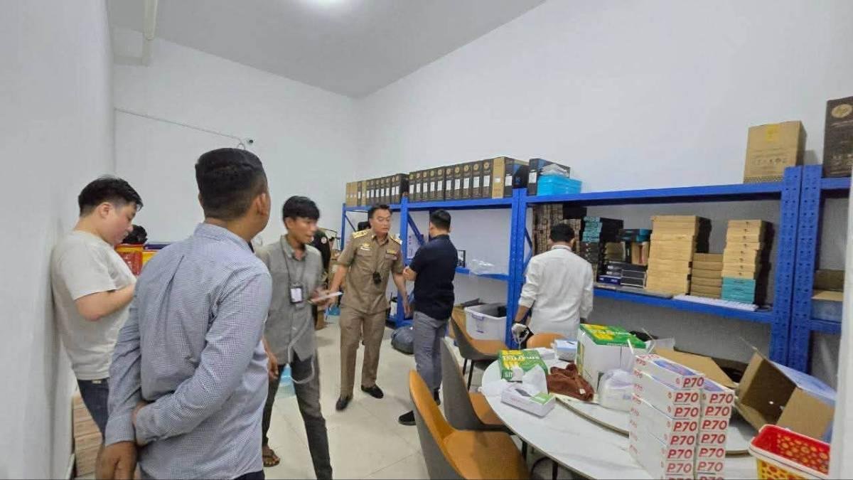 金边警方突袭钻石岛网诈窝点 抓获7名嫌疑人