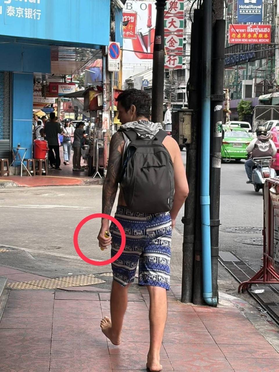 美国男子在曼谷便利店行窃袭警 被捕时尿检呈阳性
