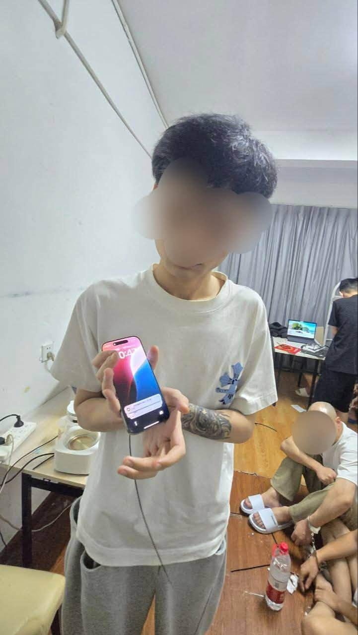 西港警方捣毁群亿大酒店电诈窝点 逮捕35名外籍嫌疑人