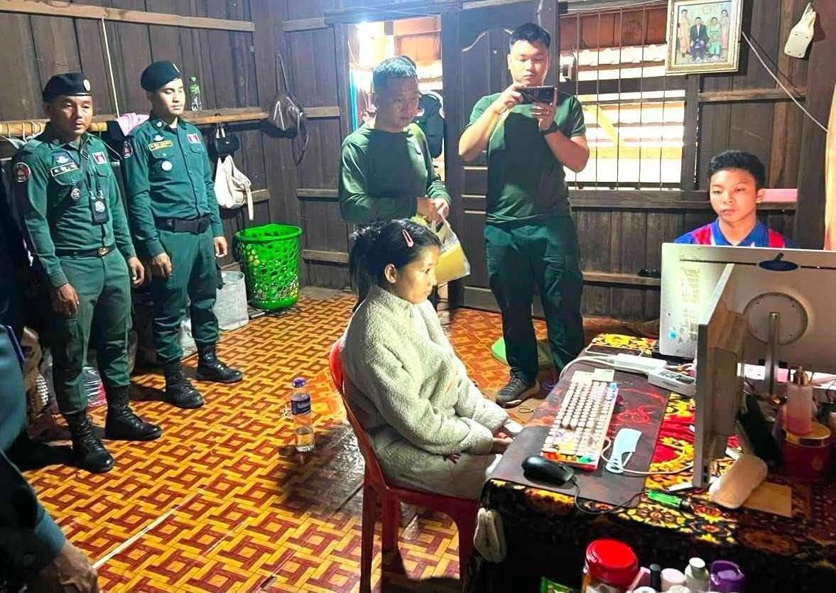 奥多棉芷省警方捣毁一处电诈窝点,逮捕两名柬籍嫌疑人,缴获电脑
