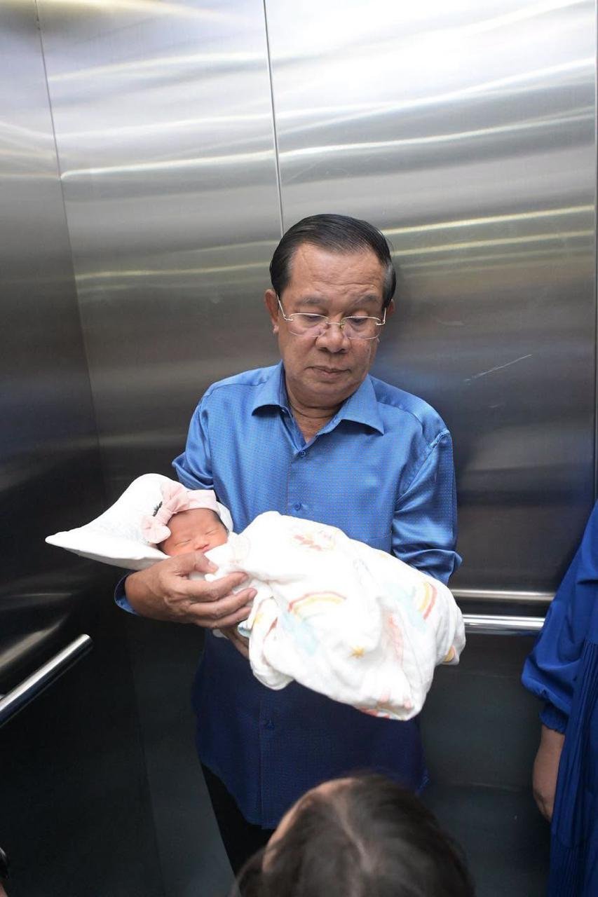 洪森分享家庭生活感悟 强调长辈关爱对亲子关系影响