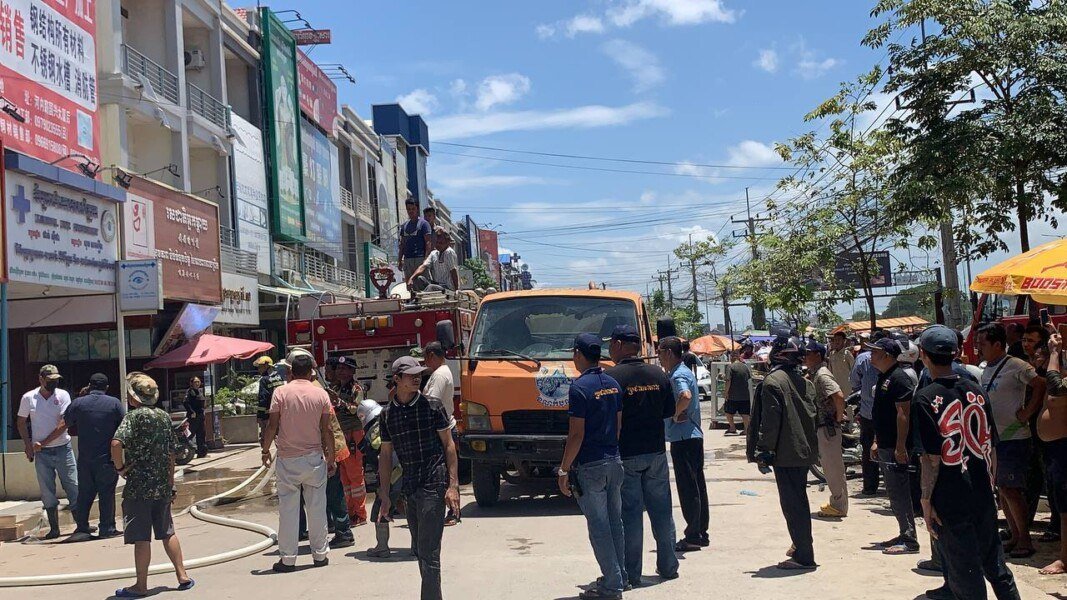 金边一电器店突发火灾 疑因电路短路引起